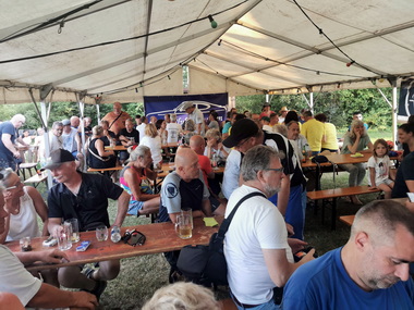 Schnappschsse und Impressionen
im Festzelt bei Gemtlichkeit, 
sowie der Preisverleihung.

Snapshots and impressions
in the marquee with a cosy atmosphere, 
and the award ceremony.

Instantans et impressions
sous le chapiteau lors de la convivialit, 
ainsi que la remise des prix.